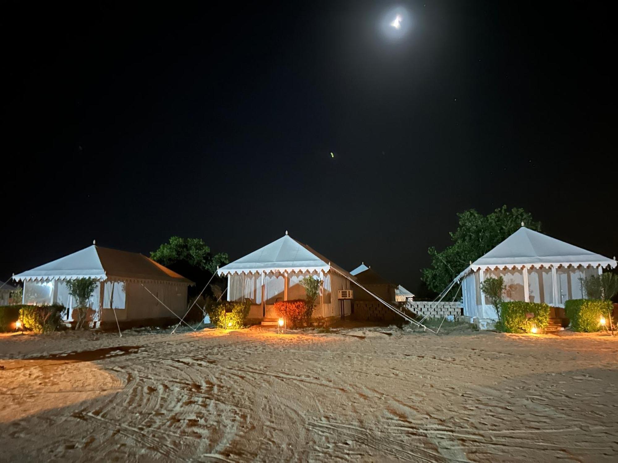 Sunny Desert Camp Kūri Екстериор снимка