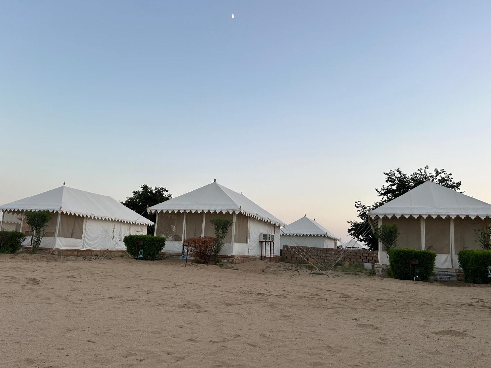 Sunny Desert Camp Kūri Екстериор снимка