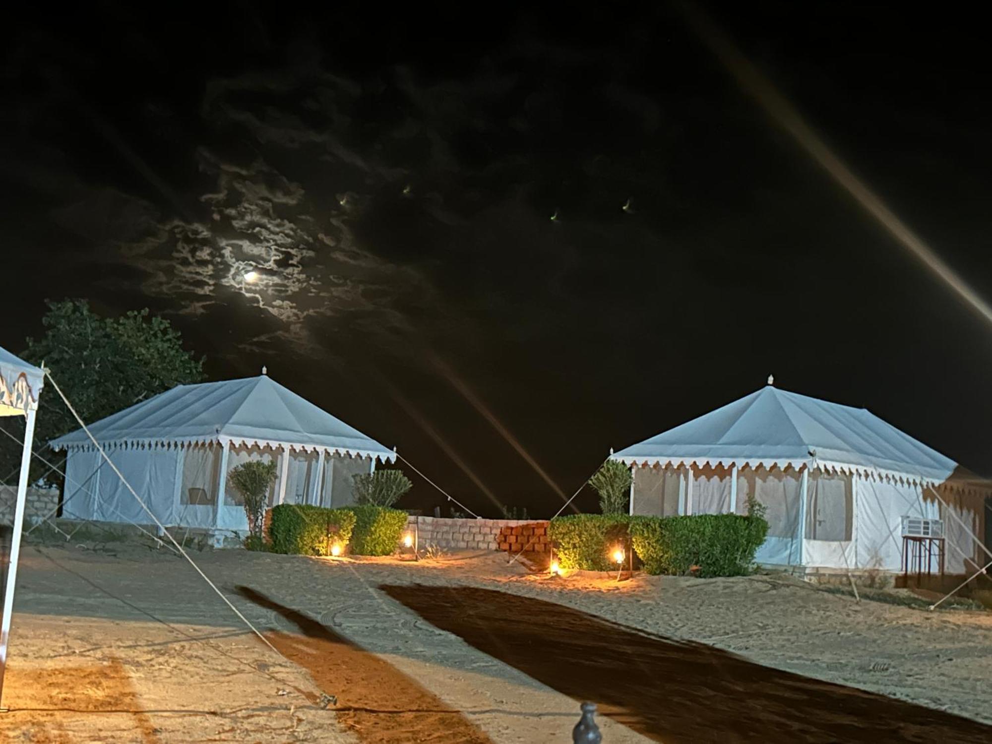 Sunny Desert Camp Kūri Екстериор снимка